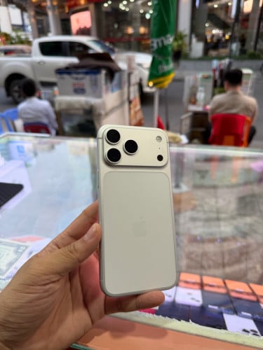 iPhone 17 Pro max 99.9% 256G Silver J/A ESIM
