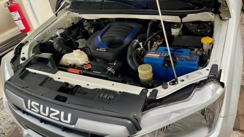 ISUZU D-MAX 2022 លេខដៃ (4x4) Urgent sale!!!