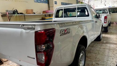 ISUZU D-MAX 2022 លេខដៃ (4x4) Urgent sale!!!