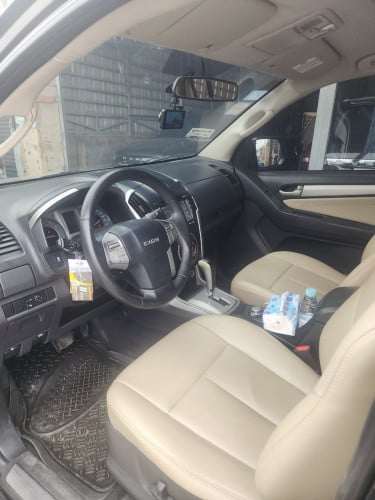 Isuzu MU-X 2016 អូតូកាប់ពិតាស
