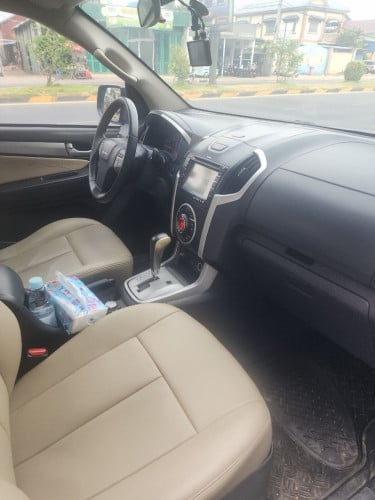 Isuzu MU-X 2016 អូតូកាប់ពិតាស