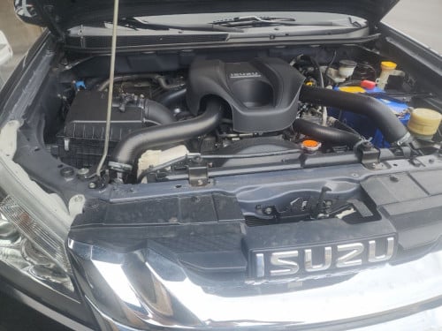 Isuzu MU-X 2016 អូតូកាប់ពិតាស