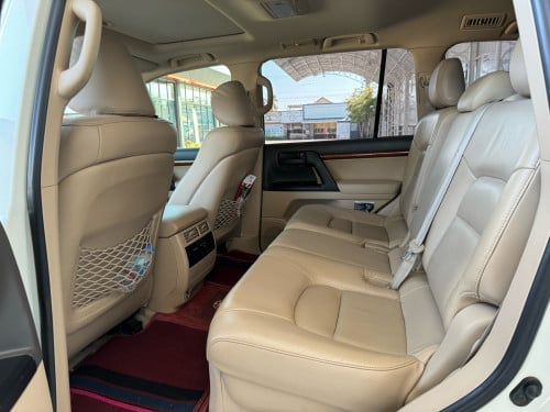 Land Cruiser 2015 full option