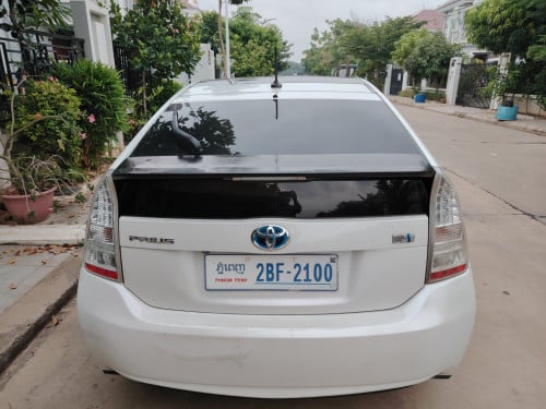 Prius 011 options 4 solar ក្នុងលឿង លក់16100$