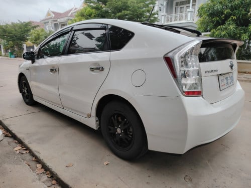 Prius 011 options 4 solar ក្នុងលឿង លក់16100$