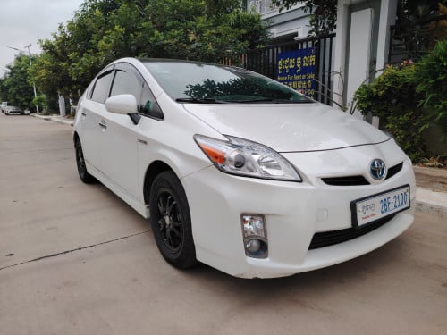 Prius 011 options 4 solar ក្នុងលឿង លក់16100$