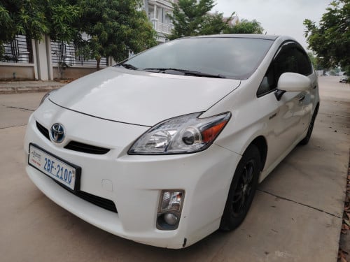 Prius 011 options 4 solar ក្នុងលឿង លក់16100$