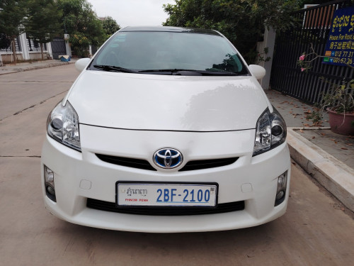 Prius 011 options 4 solar ក្នុងលឿង លក់16100$