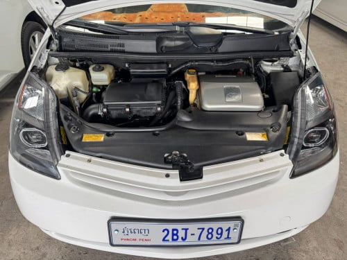 Prius 05 Half Full ពណ៌​ស​ ម្ចាស់ដេីម​ ថ្មីខ្លាំងណាស់​
