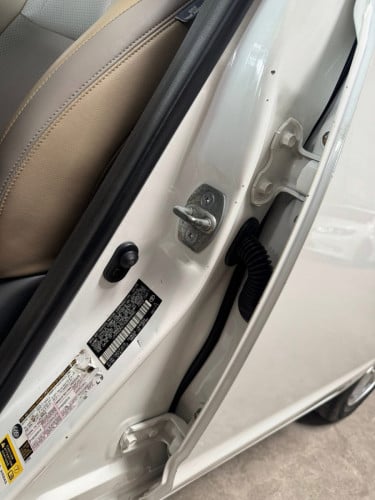 Prius 05 Half Full ពណ៌​ស​ ម្ចាស់ដេីម​ ថ្មីខ្លាំងណាស់​