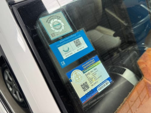 Prius 05 Half Full ពណ៌​ស​ ម្ចាស់ដេីម​ ថ្មីខ្លាំងណាស់​