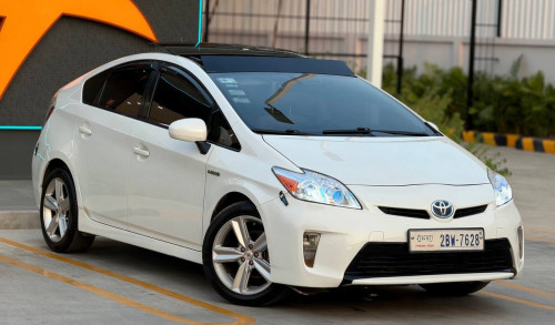 Prius 2012 opt Sola មានលុយ 6000$ ដកឡានបានភ្លាម