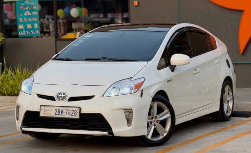 Prius 2012 opt Sola មានលុយ 6000$ ដកឡានបានភ្លាម