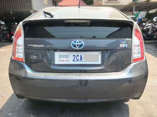 Prius ឆ្នាំ2012 option 2 ធានាឡានថ្មី