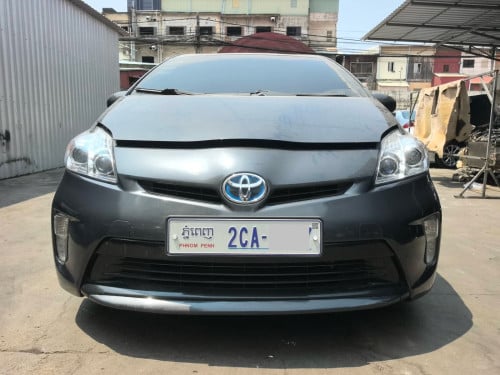 Prius ឆ្នាំ2012 option 2 ធានាឡានថ្មី