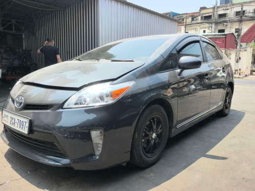 Prius ឆ្នាំ2012 option 2 ធានាឡានថ្មី