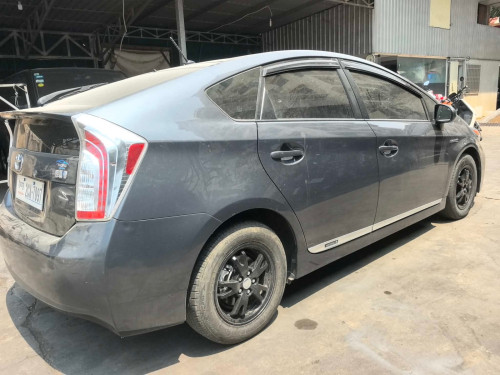 Prius ឆ្នាំ2012 option 2 ធានាឡានថ្មី