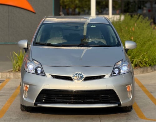Prius 2012 option 3  កាន់លុយ 6000$ ដកឡានបាន