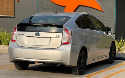 Prius 2012 option 3  កាន់លុយ 6000$ ដកឡានបាន