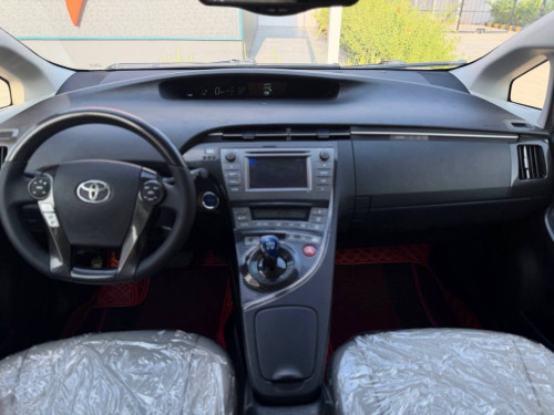 Prius 2012 option 3  កាន់លុយ 6000$ ដកឡានបាន