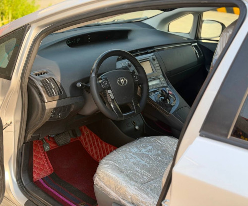 Prius 2012 option 3  កាន់លុយ 6000$ ដកឡានបាន