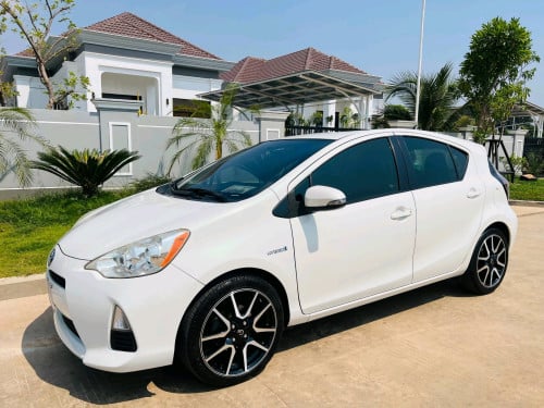 Prius C 2012 option4