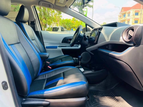 Prius C 2012 option4