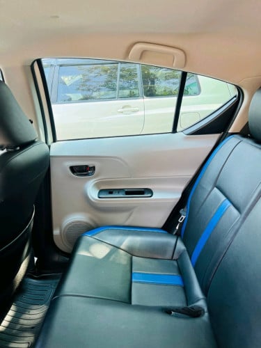 Prius C 2012 option4