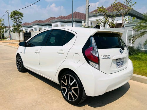 Prius C 2012 option4