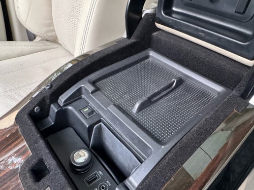 Range Rover Vogue LWB Autobiography(តួរវែង)