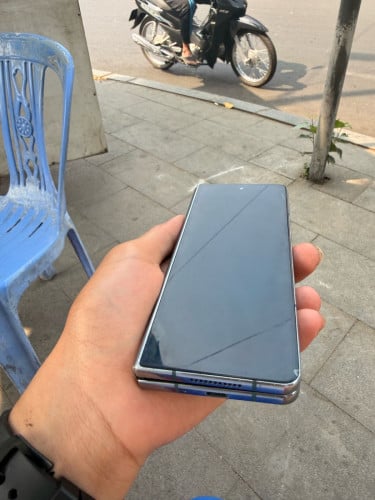Samsung Zfold 4 256GB អេក្រង់ក្រៅ ក្នុងដំណេីរការទាំងអស់ តួដូចរូប
