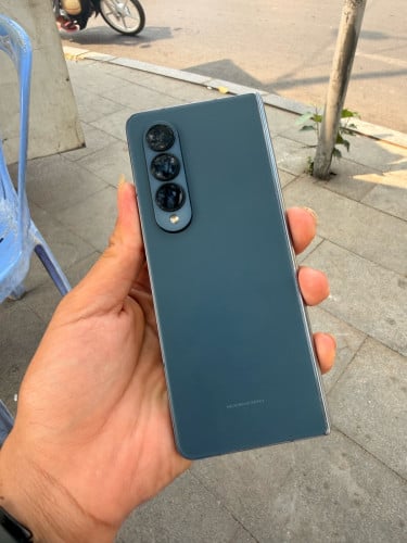 Samsung Zfold 4 256GB អេក្រង់ក្រៅ ក្នុងដំណេីរការទាំងអស់ តួដូចរូប