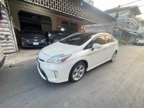 Toyota Prius 2010 up 2012 option4 sola ក្នុងលឿង