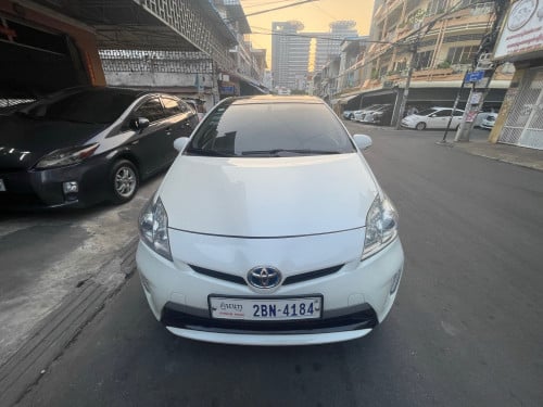 Toyota Prius 2010 up 2012 option4 sola ក្នុងលឿង