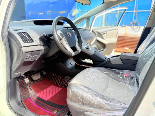 Toyota Prius 2014 ឡានស្អាត ឃ្មុំហ្ស៊ីន