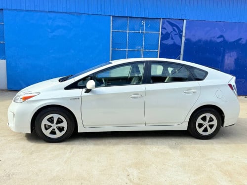Toyota Prius 2014 ឡានស្អាត ឃ្មុំហ្ស៊ីន
