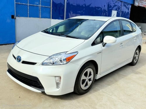 Toyota Prius 2014 ឡានស្អាត ឃ្មុំហ្ស៊ីន