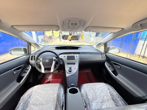 Toyota Prius 2014 ឡានស្អាត ឃ្មុំហ្ស៊ីន
