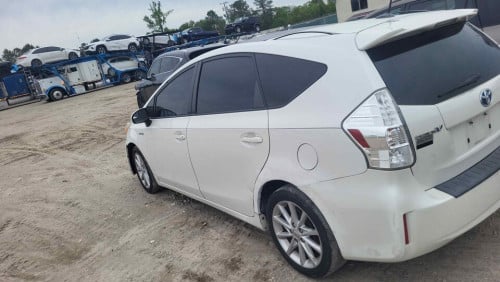 Toyota Prius V 2013 Option 5 Full Advanced Technology