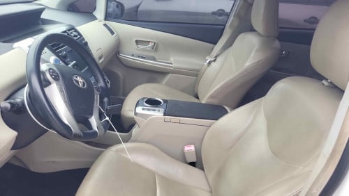 Toyota Prius V 2013 Option 5 Full Advanced Technology