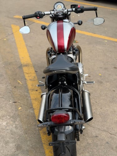 Triumph bobber 1200cc