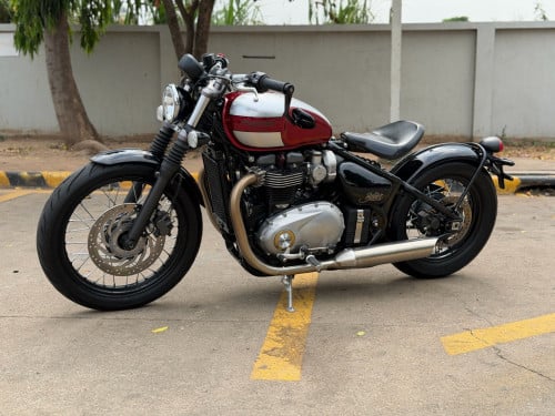 Triumph bobber 1200cc