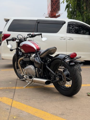 Triumph bobber 1200cc