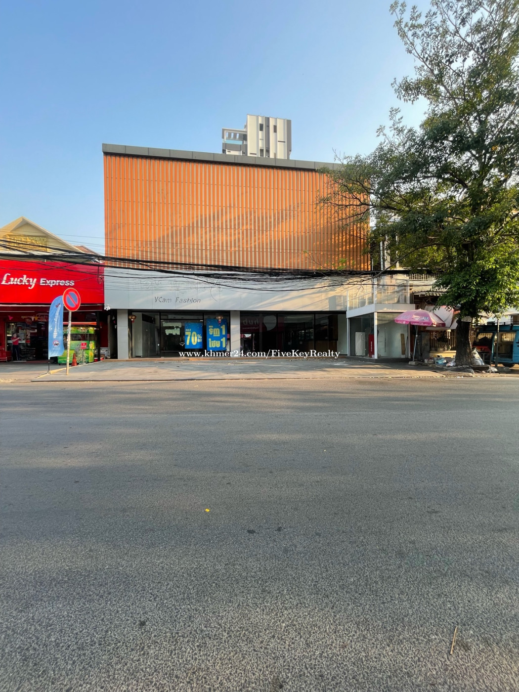 Commercial Showroom For Rent (Business House)