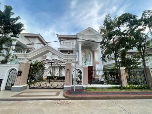 វីឡាព្រីន សម្រាប់លក់នៅក្នុងបុរីប៉េងហួត  ដឹស្តាមេរ៉ាហ្គាដិន​ ផ្លូវ៥០ម​