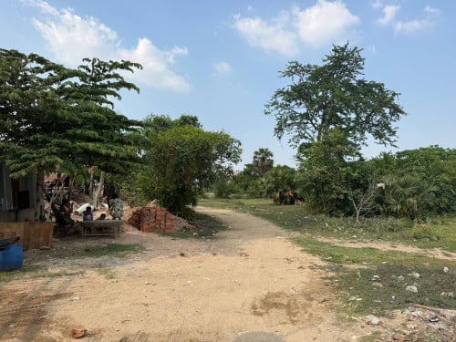 ដីលក់នៅជិតបុរីពិភពថ្មីឈូកវ៉ា1 ជិតផ្លូវ2011