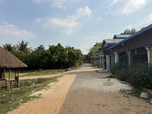ដីលក់នៅជិតបុរីពិភពថ្មីឈូកវ៉ា1 ជិតផ្លូវ2011