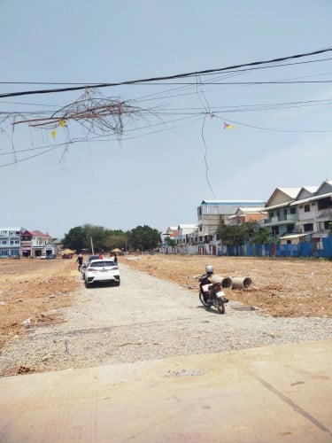 ដីឡូត៌ក្រុងតាខ្មៅ 5x20=12,990$ ប្លង់រឹង