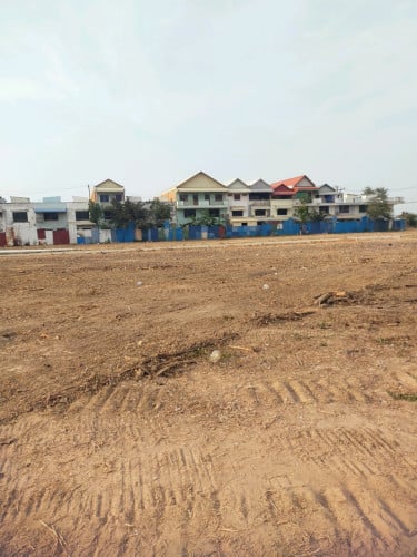 ដីឡូត៌ក្រុងតាខ្មៅ 5x20=12,990$ ប្លង់រឹង