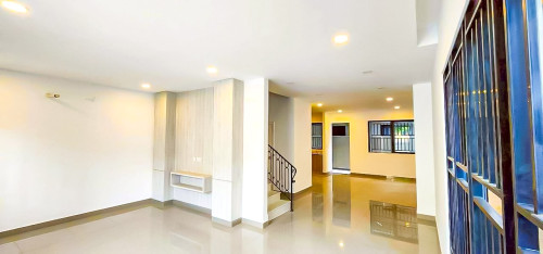 #forsale ✅វីឡាភ្លោះ លក់បន្ទាន់ នៅបុរី ជីបម៉ុង 6A